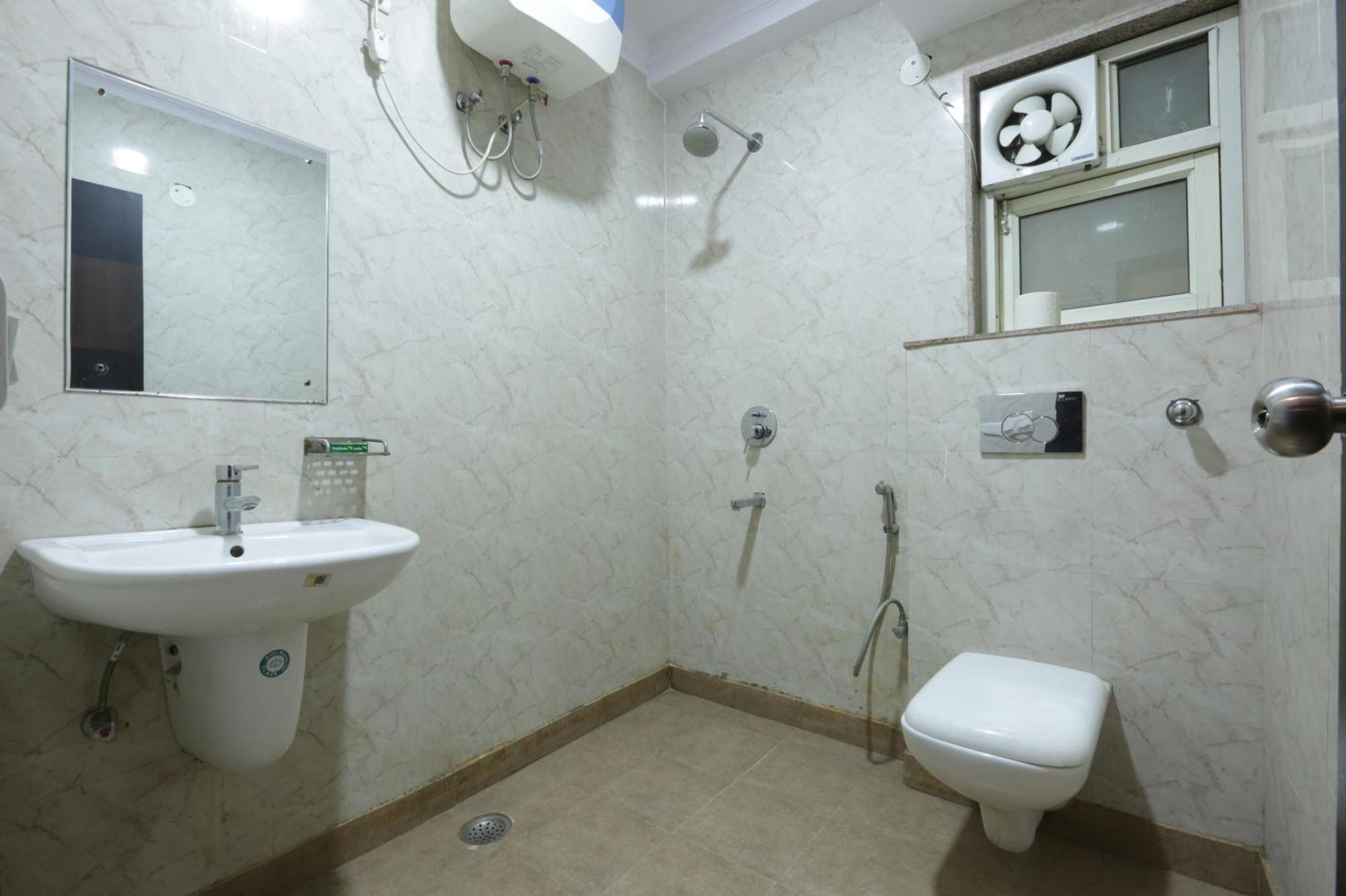 Couette-café Park - Near Igi Airport Terminal 3 3*