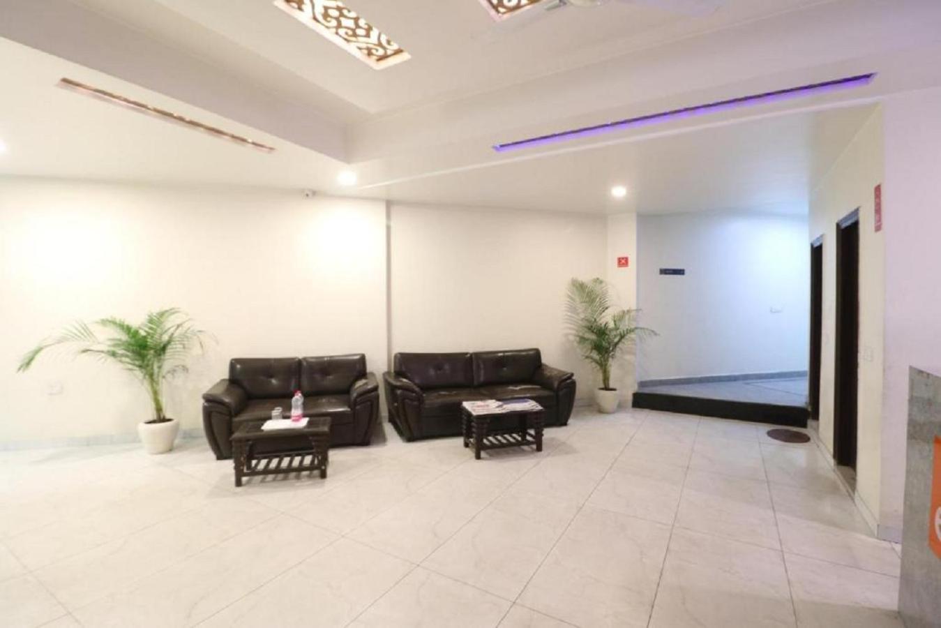 Park - Near Igi Airport Terminal 3 Bed & Breakfast 3*